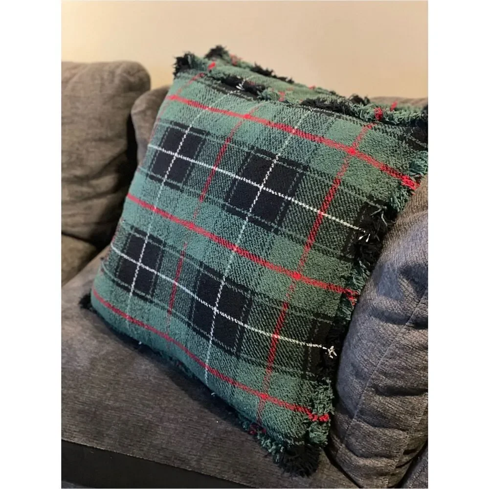 EnVouge Plush Plaid Green Holiday Throw Pillow Set - Home Holiday - 22”x22”